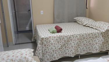 Check-in AUTÔNOMO, churrasqueira em Casa! Acesse 2ar, 2q,2B, pague 4 ou mais hóspedes, até 6 camas e tem pátio, garagem, roupa de cama, máquina de lavar roupas, portão eletrônico, todos privativos! Desconta duração! Entrada 15h adiante, inclusive madruga - Foto 2