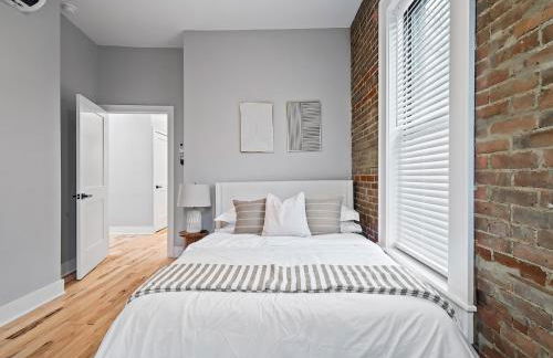 The Modern Boho Brick Loft - Foto 36