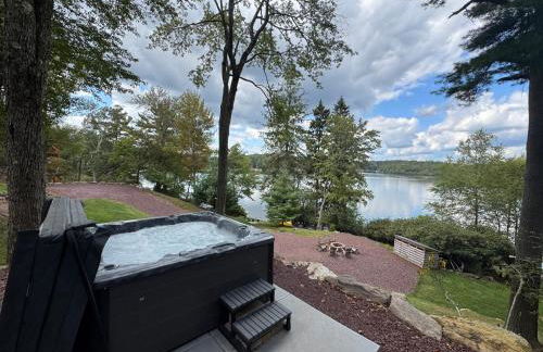 Lakefront Cabin with Hot Tub, Views & Fireplace - Foto 3