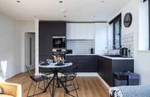 Modern and Bright Home Minutes From Central London - Pass the Keys - Foto 7