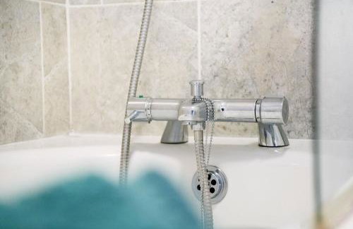 NEW! Stylish 2-Bed Home by Stay With Us, Ideal for Families, Sleeps 4! - Foto 49