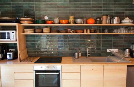 Maison colorée dans un jardin - Foto 6