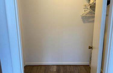 Walk to 2 metro's, furnished studio, private, parking, wifi. - Foto 10