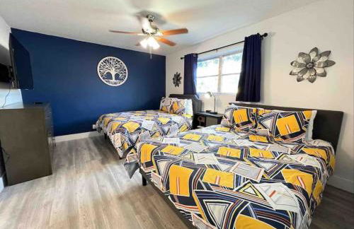 Royal Luxe Pool Home near Ft Laud airport and each - Photo 38