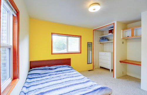 Cozy Washington Retreat with Deck, Walk to Beach! - Foto 19