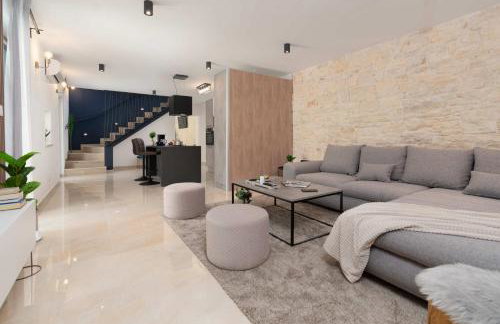 Designer Villa Simone - Modern & Heritage Style with Office - Foto 41