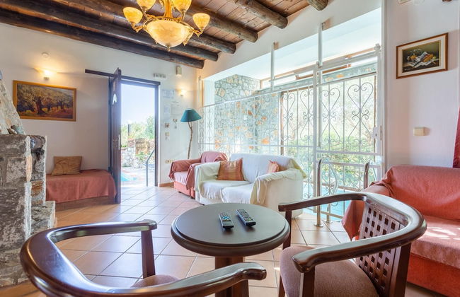 Villa Tzina Large Private Pool Walk to Beach A C Wifi Car Not Required - 1604 - Foto 24