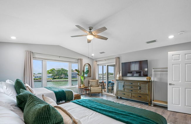 Chic 8BR with Heated Pool & Waterview - Photo 14