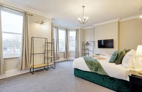 Large 5-Bedroom Home, Perfect for Long Stays & Team Accommodation - Foto 9