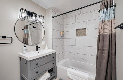 Spacious home away from home! Hot tub! - Photo 9