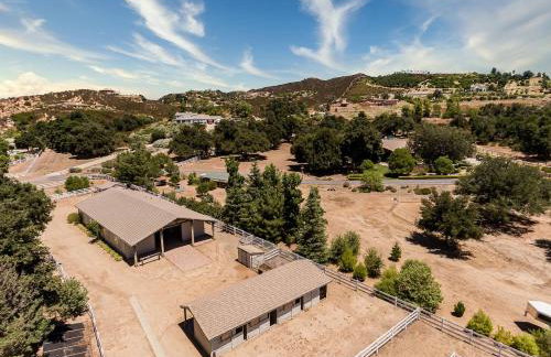 The Oaktree Estate by Fieldtrip - 7 Acre Private Resort with Lake Pool Vineyard - Foto 14