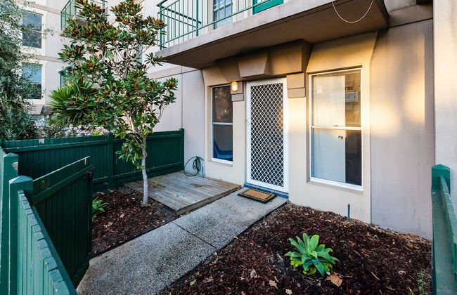 DAWN, 2BDR Carlton Apartment - Photo 23