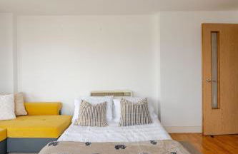 Amazing River view 2 bedroom apartment, sleeps 6, balcony and parking - Foto 40