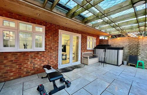 Cosy Stylish Guest House with Private Patio and Gym Gear - Foto 2