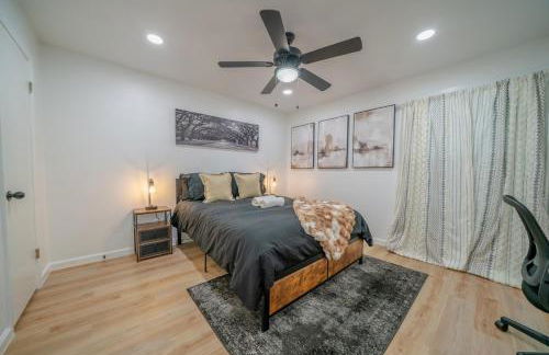 DT DFW Chic Free Parking and Pool In Medical District - Foto 24