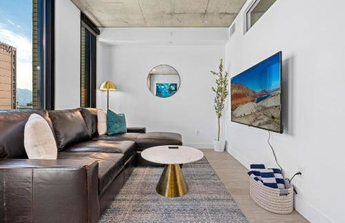 Downtown views! Amazing pool gym hottub Luxury apt - Foto 9