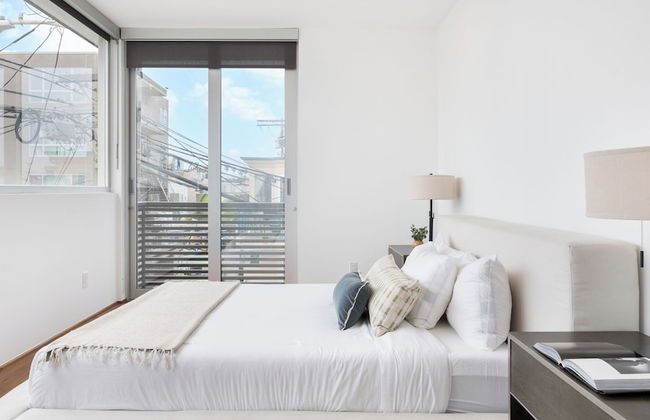 Venice View by Avantstay Walk to Venice Beach Rooftop, Ice Bath, Luxe Design - Photo 24