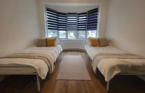 4 Bedroom House - Free Parking, Great access to London, Herts, Essex - Photo 25