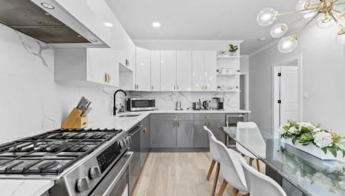 Chic 3BR-4BD-3Bath Oasis with Backyard Near NYC - Foto 5