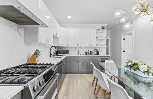 Chic 3BR-4BD-3Bath Oasis with Backyard Near NYC - Foto 5