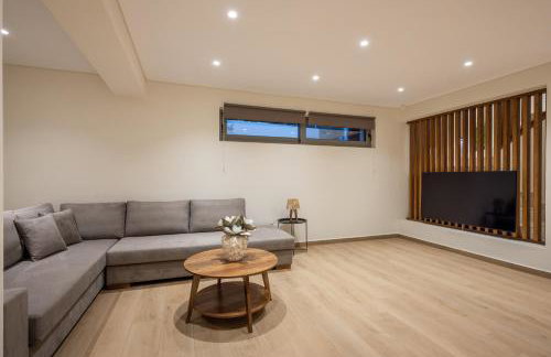 Cantouni Villa, Luxury 5BR Retreat with Pool & Jacuzzi Near Town by Villa Mana Gers - Photo 60