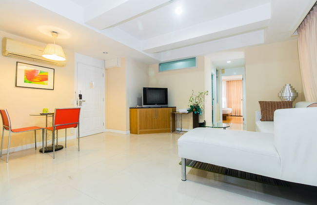 Silom convent garden - Photo 65