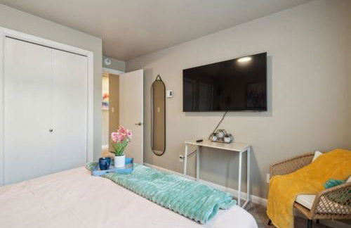 Vibrant 2bed Condo - Stroll to SEA Space Needle - Foto 32