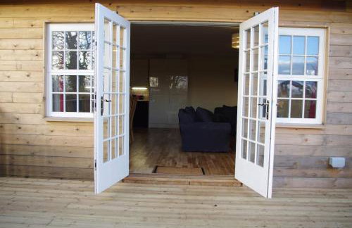 Off grid chalet . HOT TUB & SAUNA. Kid friendly. - Photo 18