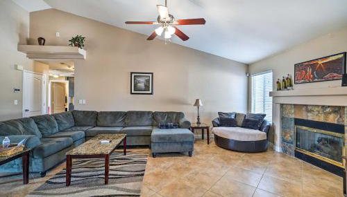 Sleek Vegas Home with Private Pool, Game Room! - Foto 5