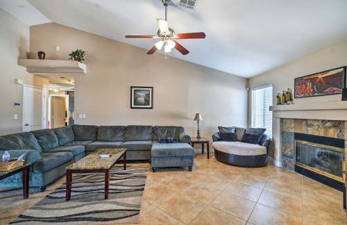 Sleek Vegas Home with Private Pool, Game Room! - Foto 5