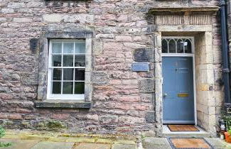 Russel House - 4 Bedroom - The Royal Mile - Photo 2