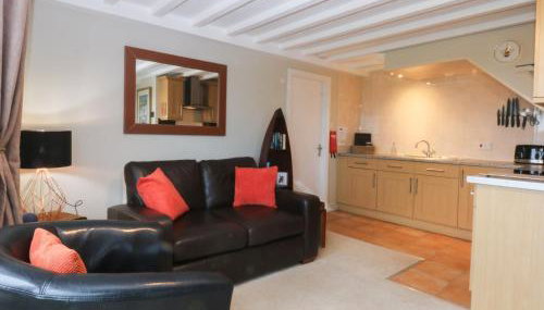 Oak Cottage - Photo 2