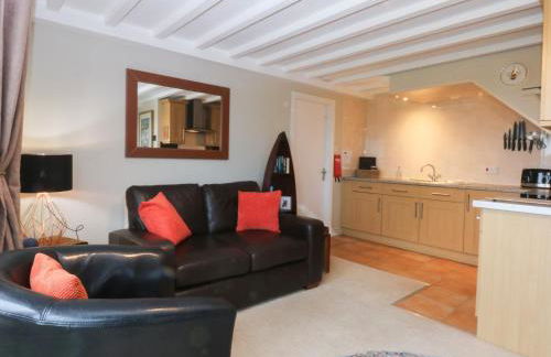 Oak Cottage - Photo 2