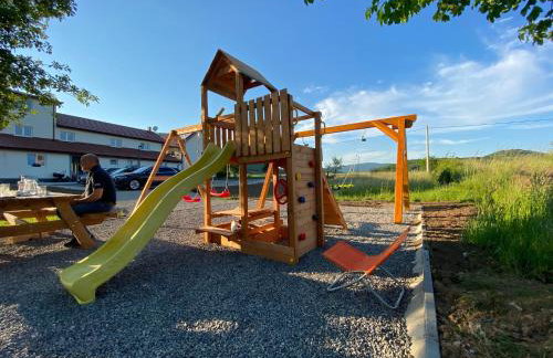 Apartman Fenestra s terasom i pogledom na Gacku - Foto 7