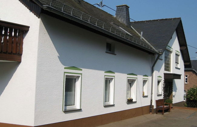 Cozy Apartment in Wilsecker near Forest - Photo 11