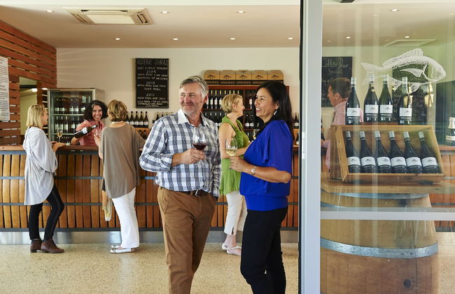 Vineyard Cottage at Upper Reach Winery - Foto 17