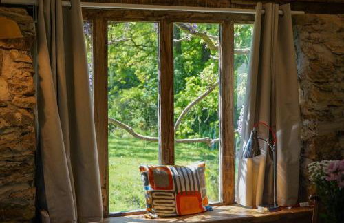 Escape to an Idyllic Countryside Couple's Retreat - Photo 32