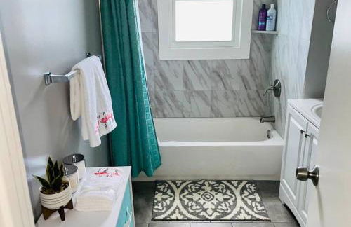 CHERRY STREET LUXURY- SHOPPING-DINING-BY DOWNTOWN AND HOSPITALs - Foto 8