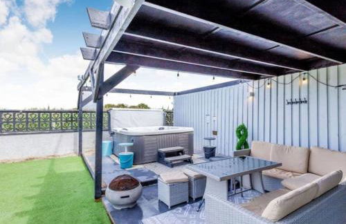 Tigh Na Mhor , Hot Tub , Games Room , 5 Bedroom ,Sleeps 13 , Large Villa - Photo 9