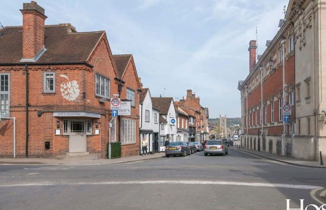 Stunning Character House In The Centre of Henley - Photo 16