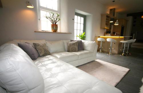 Putsborough Manor 3 Self Catering Cottages with Beach a short walk, dog friendly all year, On site Tennis, Play Area, Paddock, Spa baths, BBQ, Private Gardens, Superfast WIFI - Photo 28