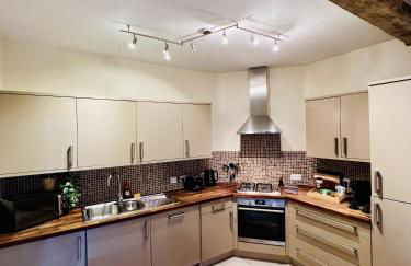 The Mews - Worcester City - House - Gated - Self Check In - Free WIFI - 2 Doubles - TVs in bedrooms - Sleeps 6 - Free Nearby Parking - Foto 10