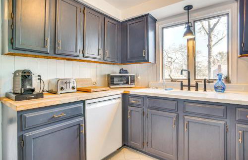 1 Mi to Sand! Mid-Cape Chatham with Furnished Deck - Foto 11