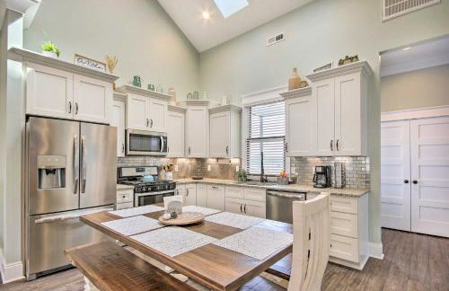 Stunning Lakefront Retreat with Dock Access! - Foto 10