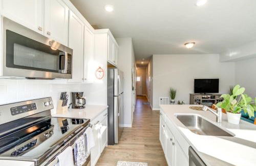 10 Mi to Grand Rapids Modern Townhome! - Foto 9