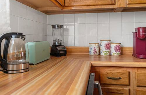 Charming 4BR Retreat in Arlington Sleeps 12 NearDC - Foto 21