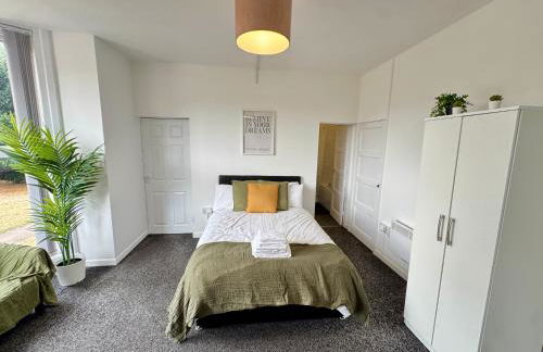 THE SPRINGFIELD SUITE - ONE BEDROOM APARTMENT - KIDDERMINSTER CENTRAL - SLEEPS 3 GUESTS - PARKING INCLUDED - WEST MIDLANDS SAFARI PARK LOCATIOn - Foto 4