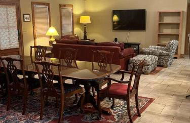 Oxford Chalet Getaway with Lake/Beach Access - Foto 39