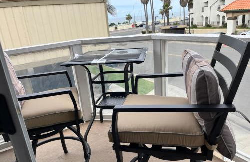 Pacific Breeze Right Next to Huntington Beach Pier! Steps from Beach!! - Photo 14