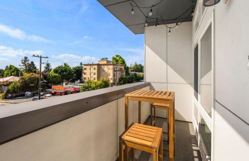 NEW! Central Ballard 3BR Townhome Fits 8 Free Parking AC Family Friendly - Foto 35